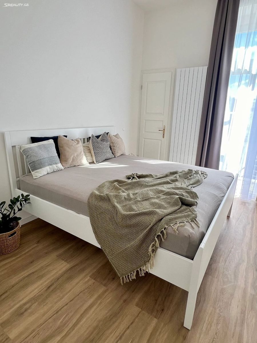 Pronájem bytu 2+kk 45 m², Praha – náhled fotky 2