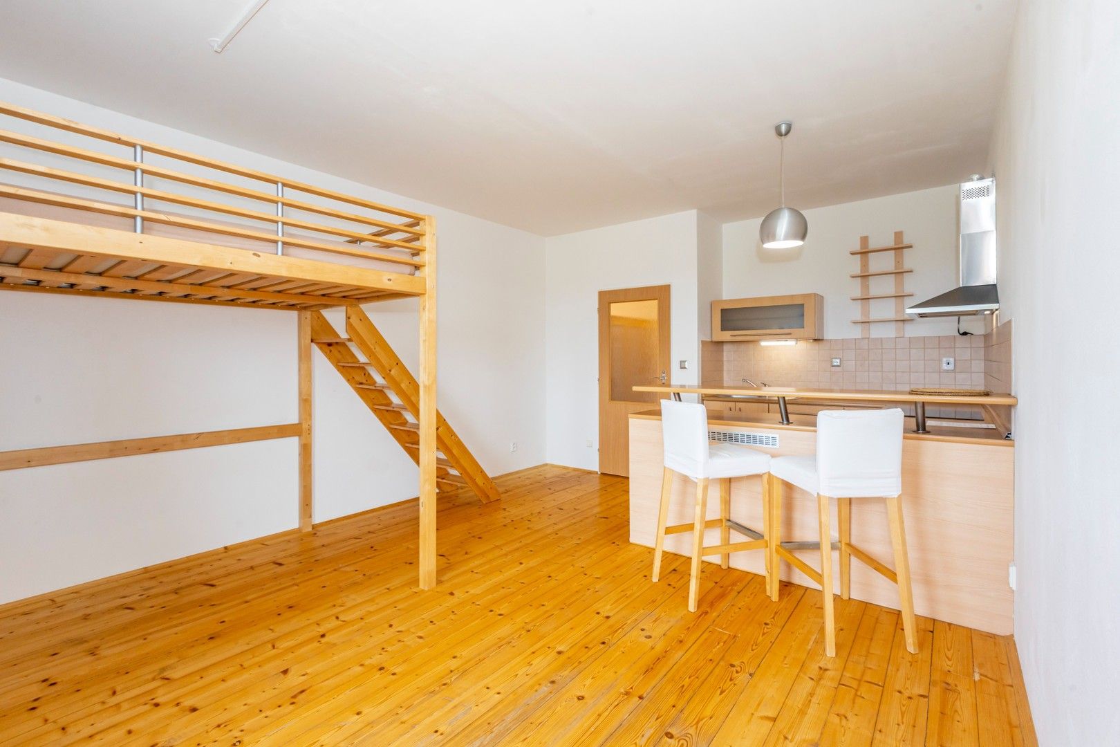 Pronájem bytu 1+kk 35 m²