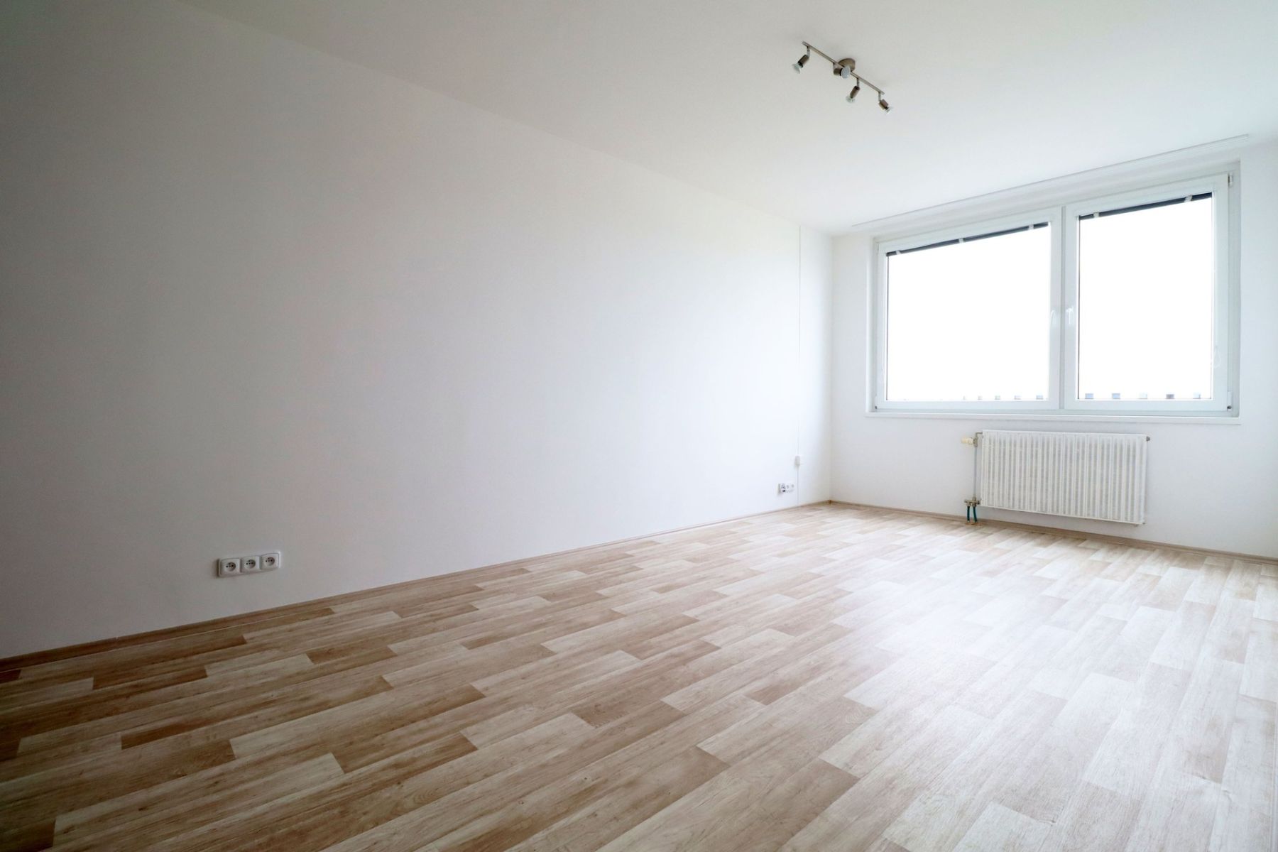 Pronájem bytu 2+kk 44 m² – pohled 3