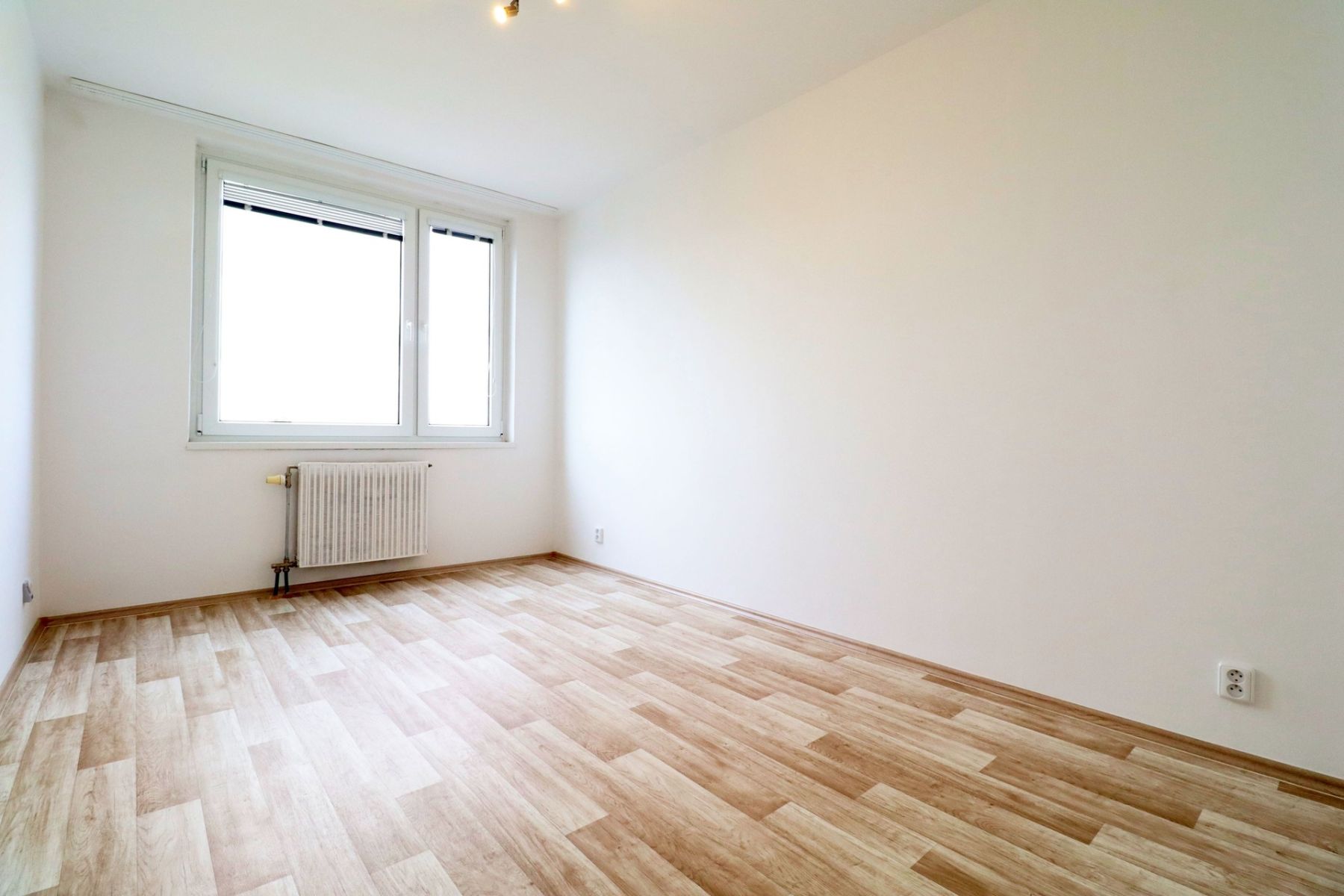 Pronájem bytu 2+kk 44 m² – pohled 5