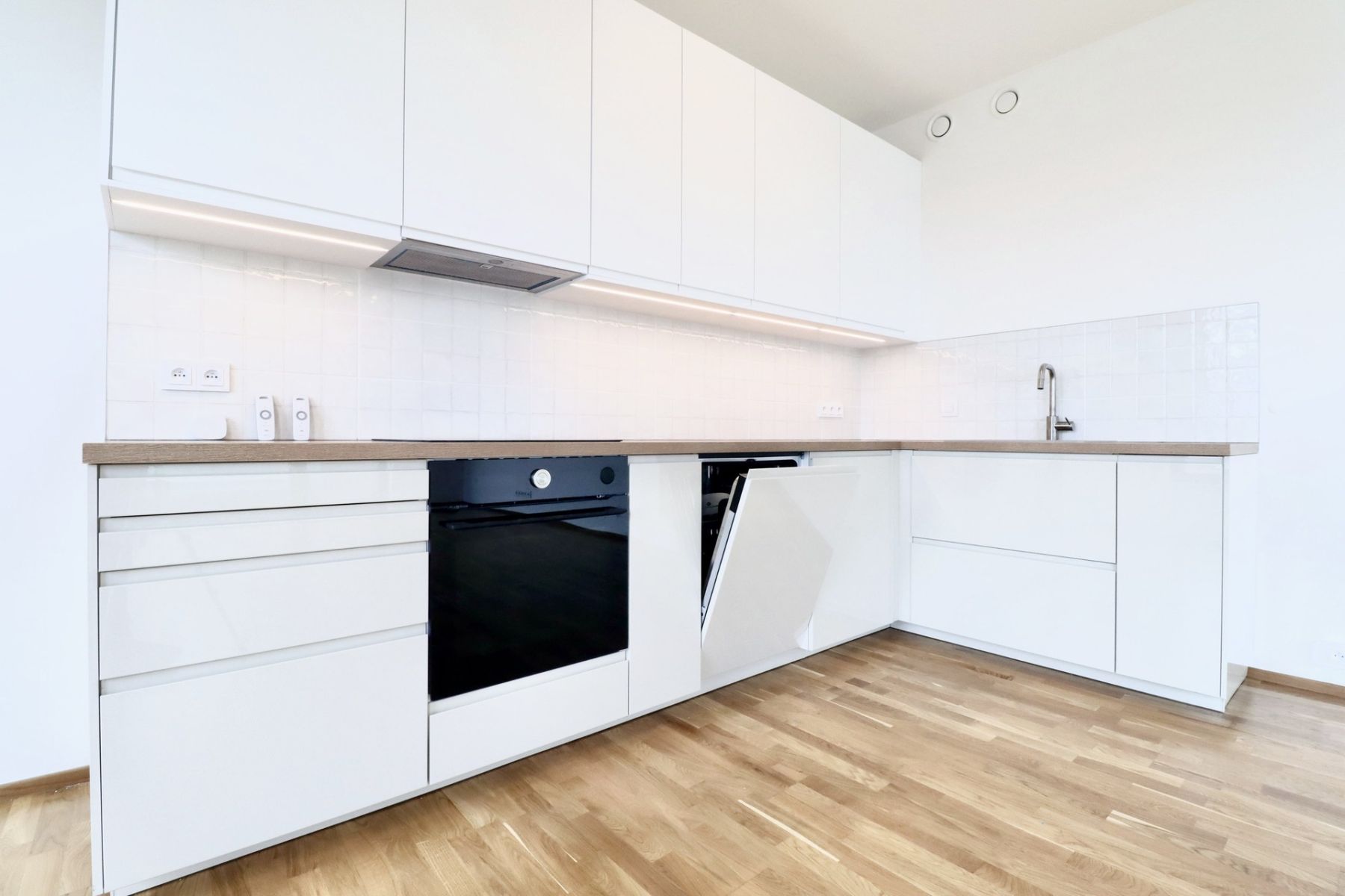 Pronájem bytu 4+kk 102 m² — photo 2