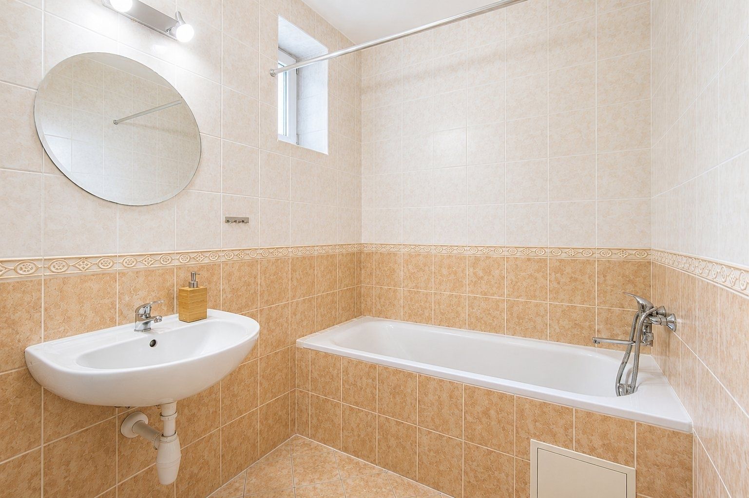 Pronájem bytu 1+kk 50 m² – pohled 2