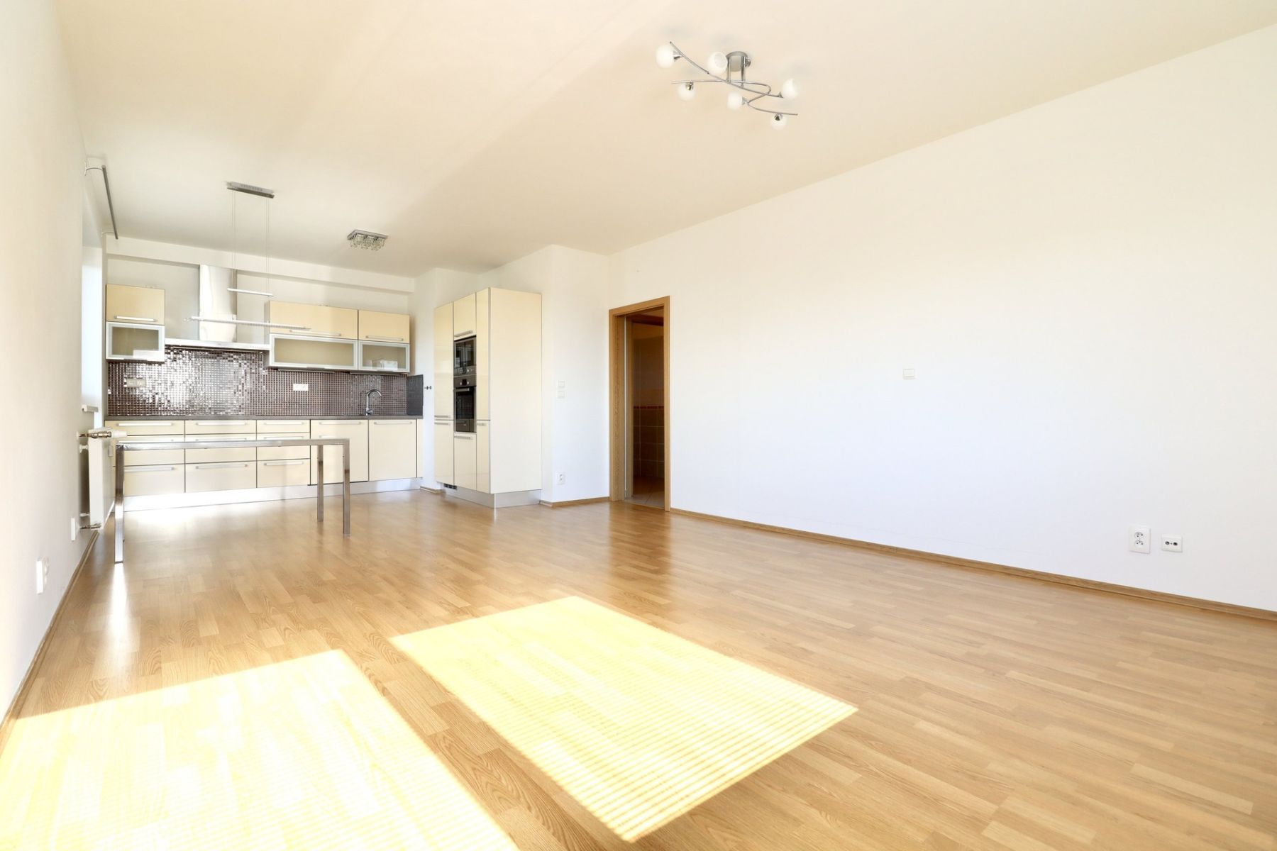Pronájem bytu 2+kk 67 m², Praha – náhled fotky 2
