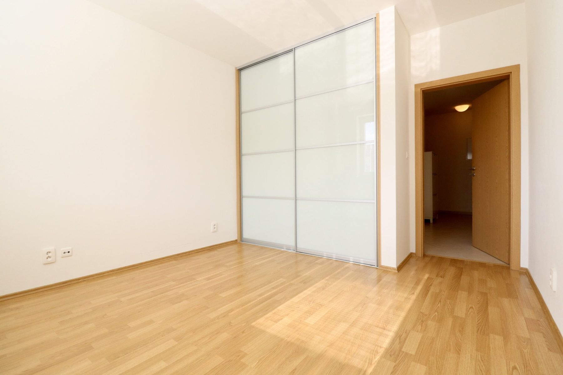 Pronájem bytu 2+kk 67 m², Praha – náhled fotky 8