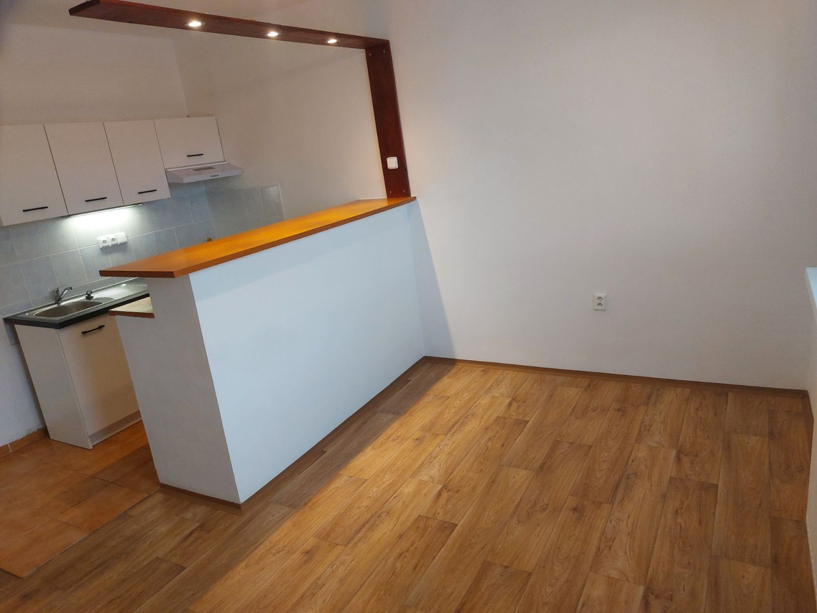 Pronájem bytu 2+kk 40 m² — photo 2