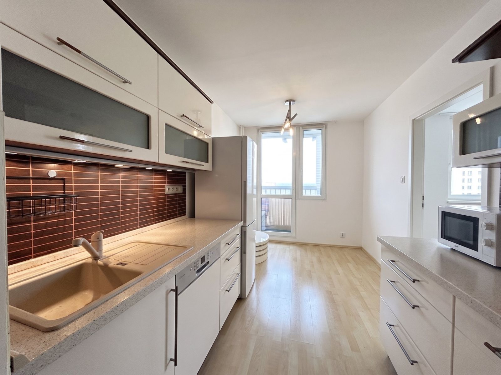 Pronájem bytu 3+kk 78 m² — photo 3