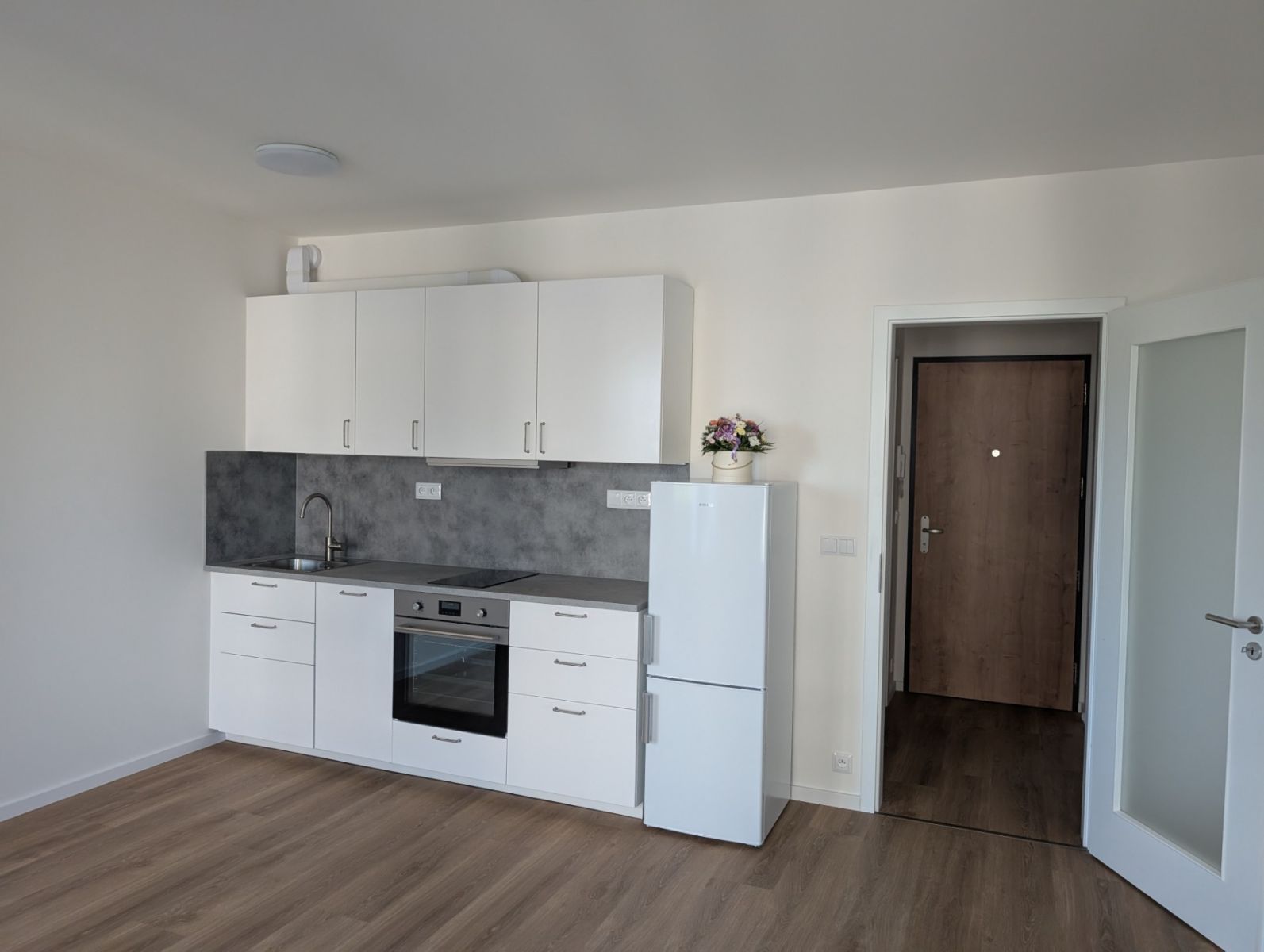 Pronájem bytu 1+kk 33 m² — photo 2