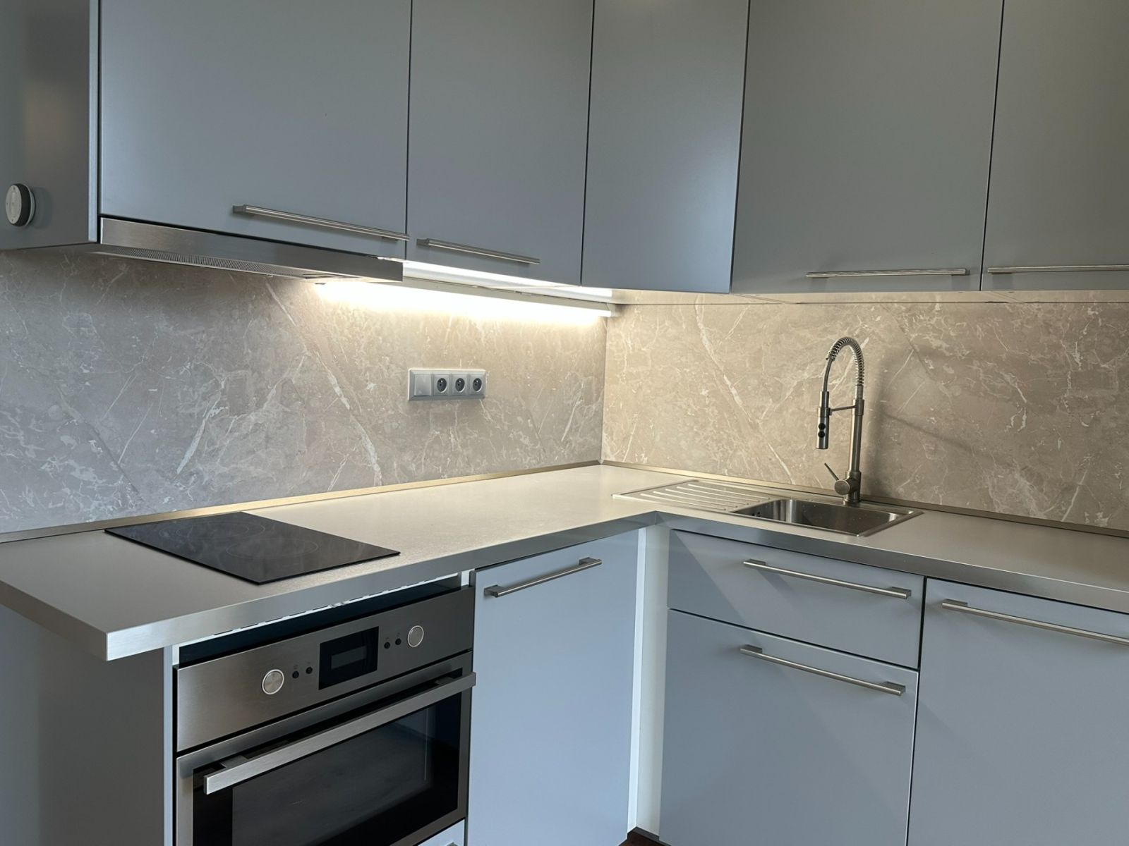 Pronájem bytu 1+kk 28 m² — photo 2