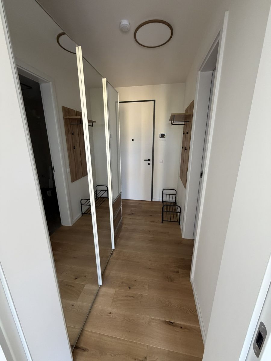 Pronájem bytu 1+kk 32 m² — photo 2