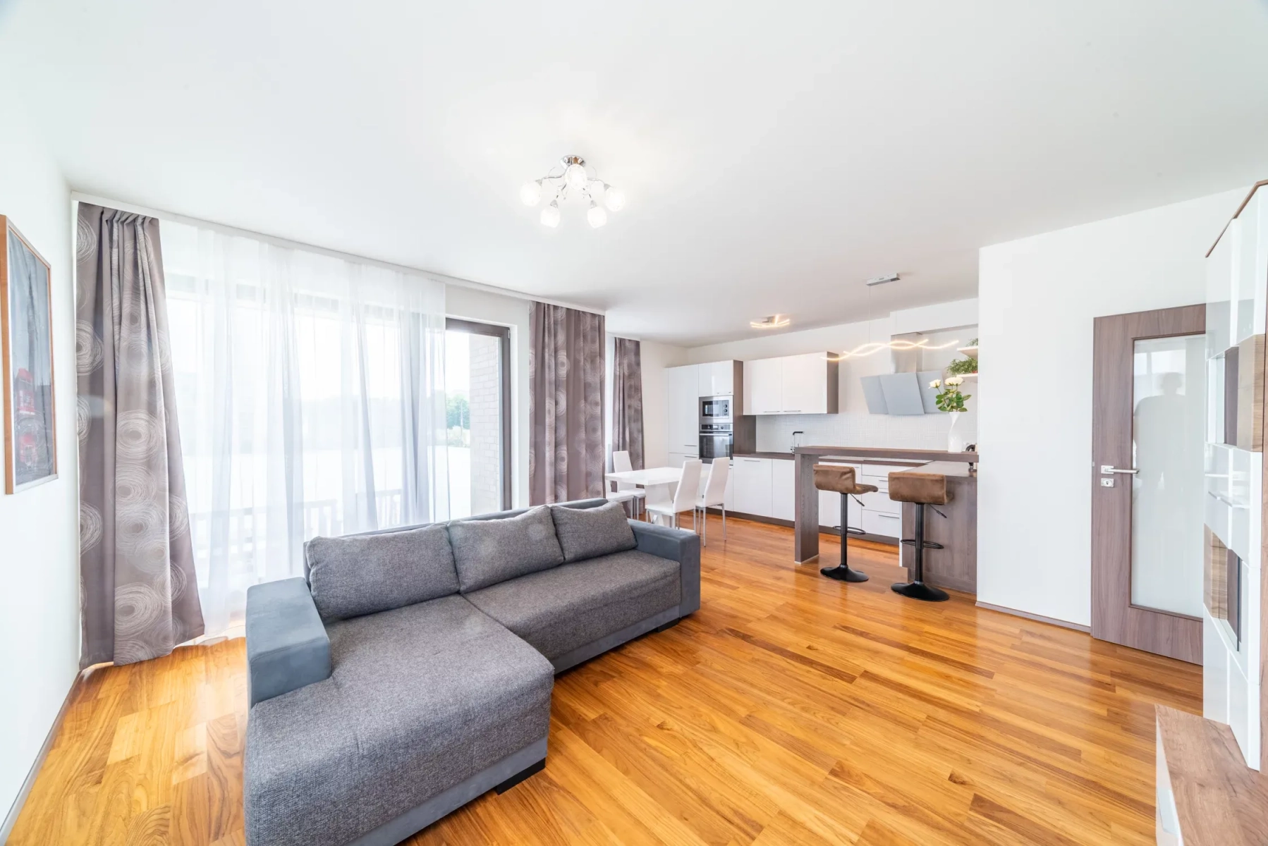 Pronájem bytu  62 m² — photo 2
