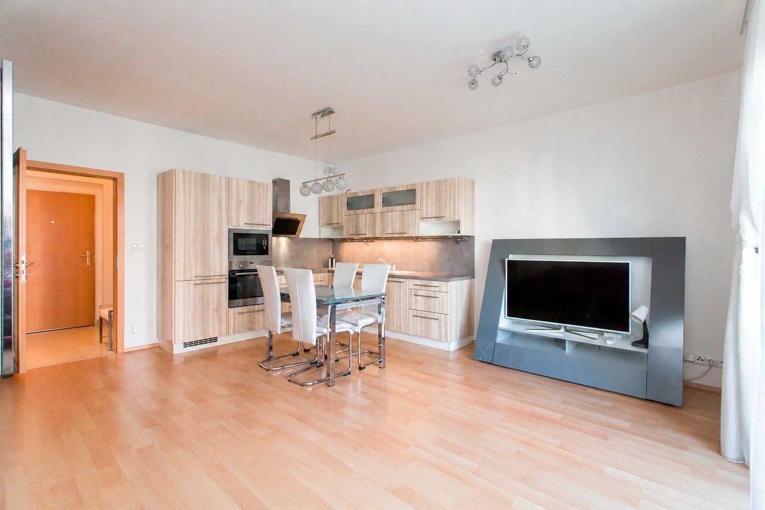 Pronájem bytu 1+kk 39 m², Praha – náhled fotky 2