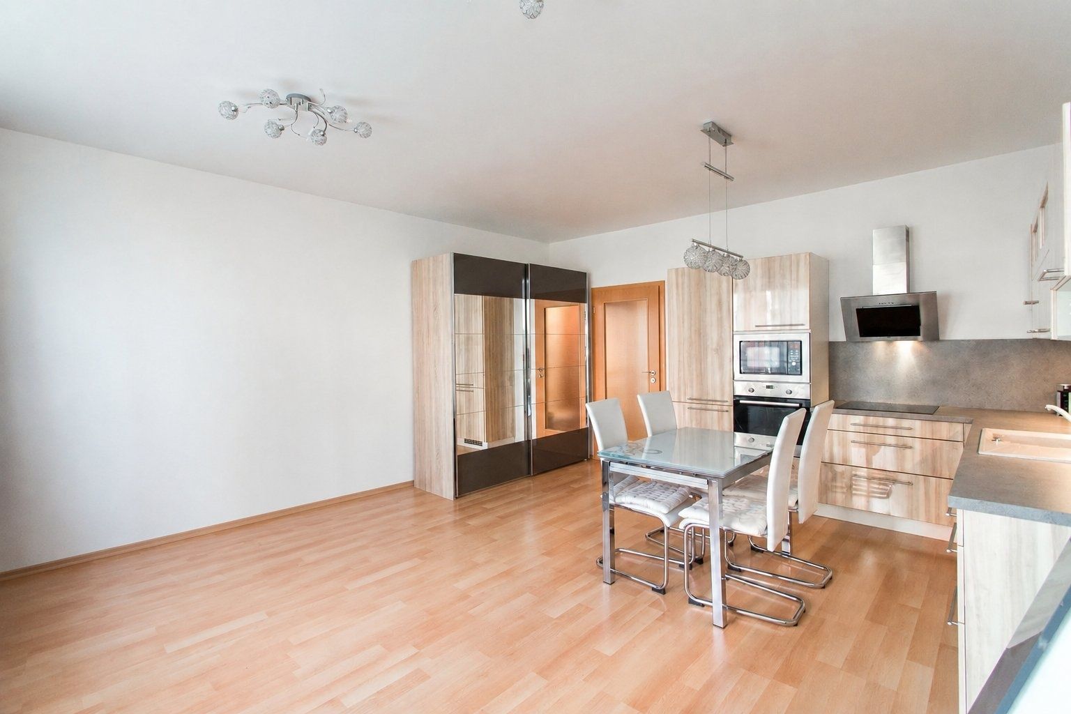 Pronájem bytu 1+kk 39 m², Praha – náhled fotky 4