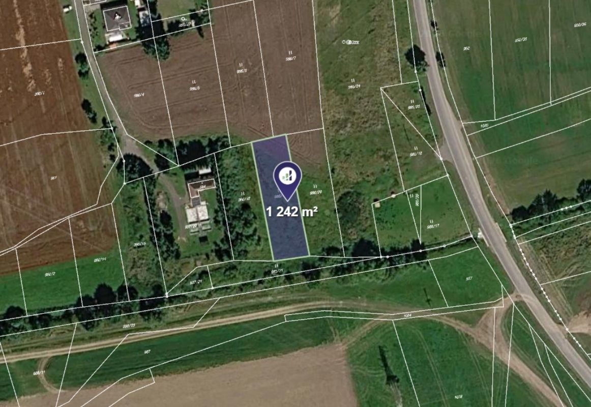 Prodej pozemku 1.242 m²