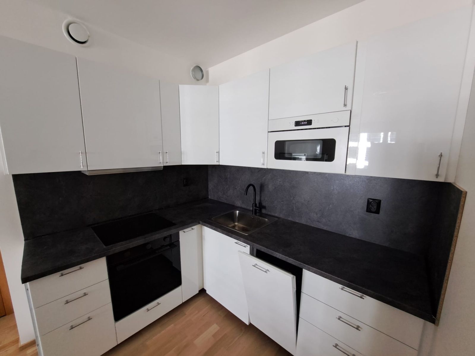 Pronájem bytu 2+kk 45 m² — photo 3