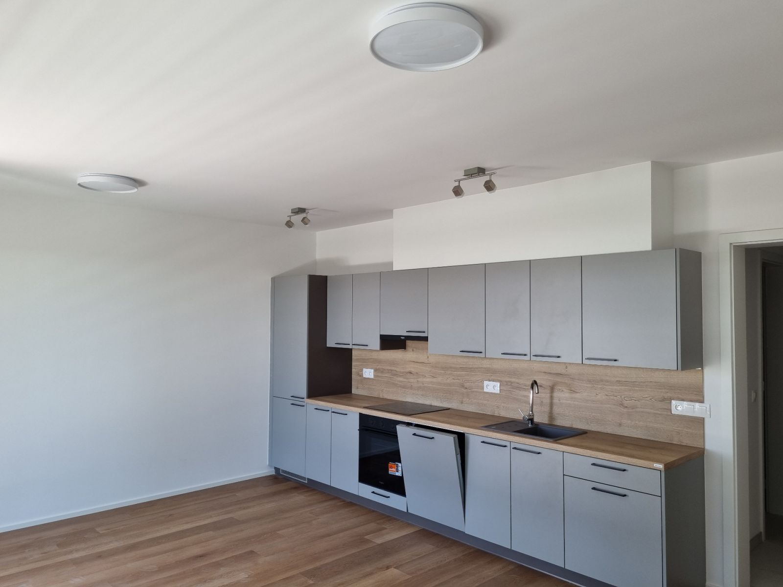 Pronájem bytu 2+kk 60 m² — photo 2