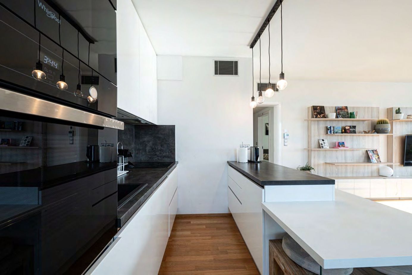 Pronájem bytu 4+kk 132 m² — photo 2