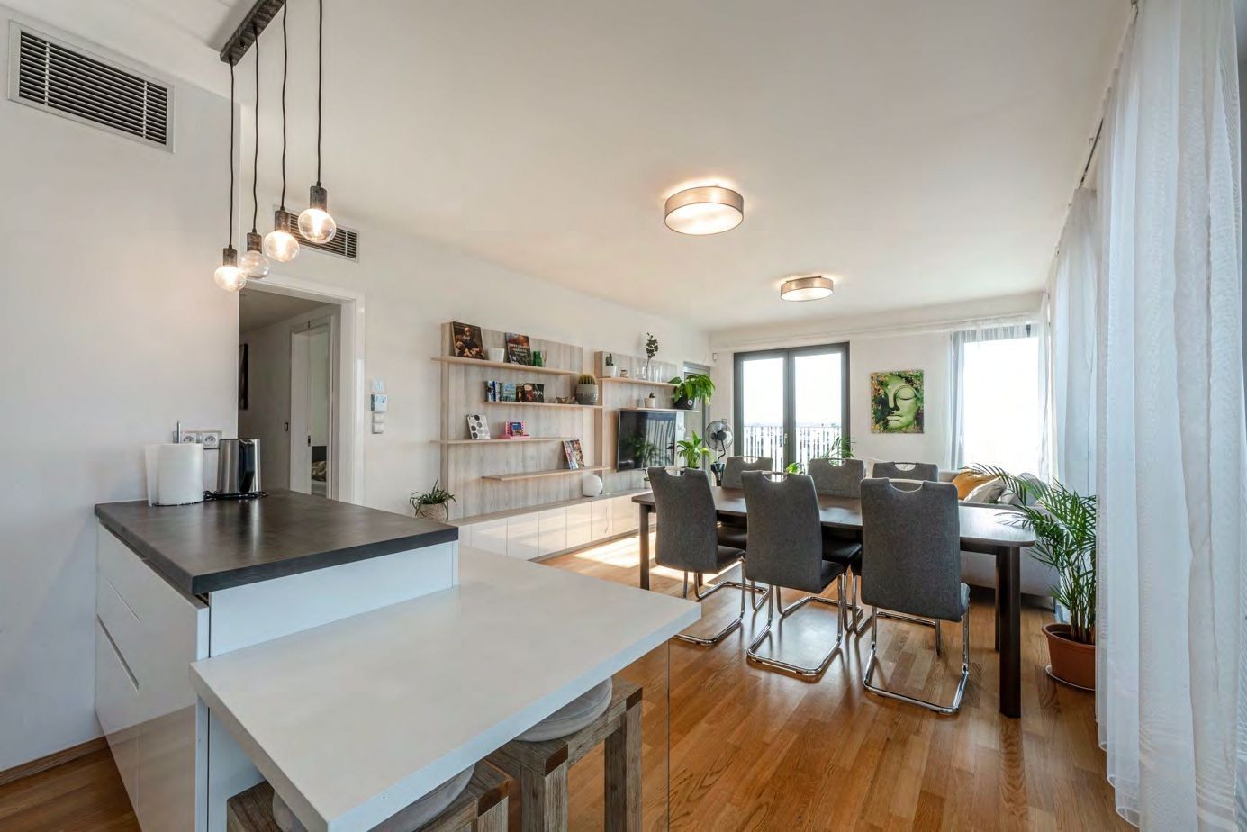 Pronájem bytu 4+kk 132 m² — photo 3