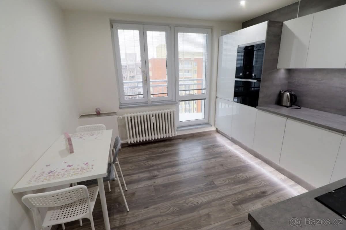 Pronájem bytu 3+1 65 m² — photo 2