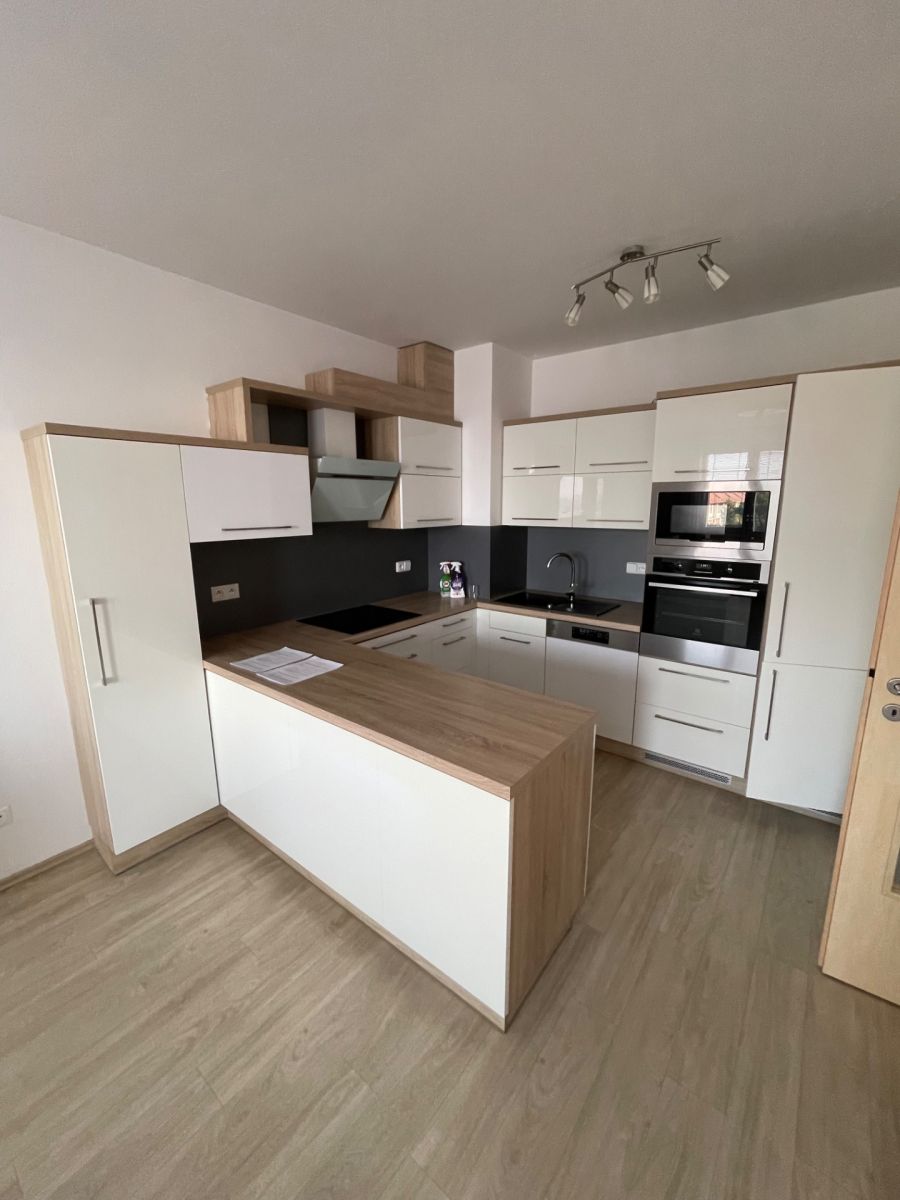 Pronájem bytu 2+kk 51 m² — photo 2