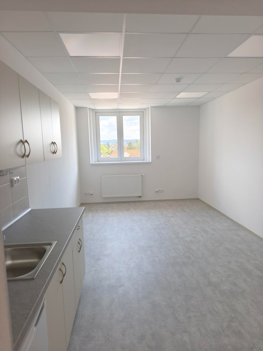 Pronájem nebytového prostoru 71 m² — photo 2