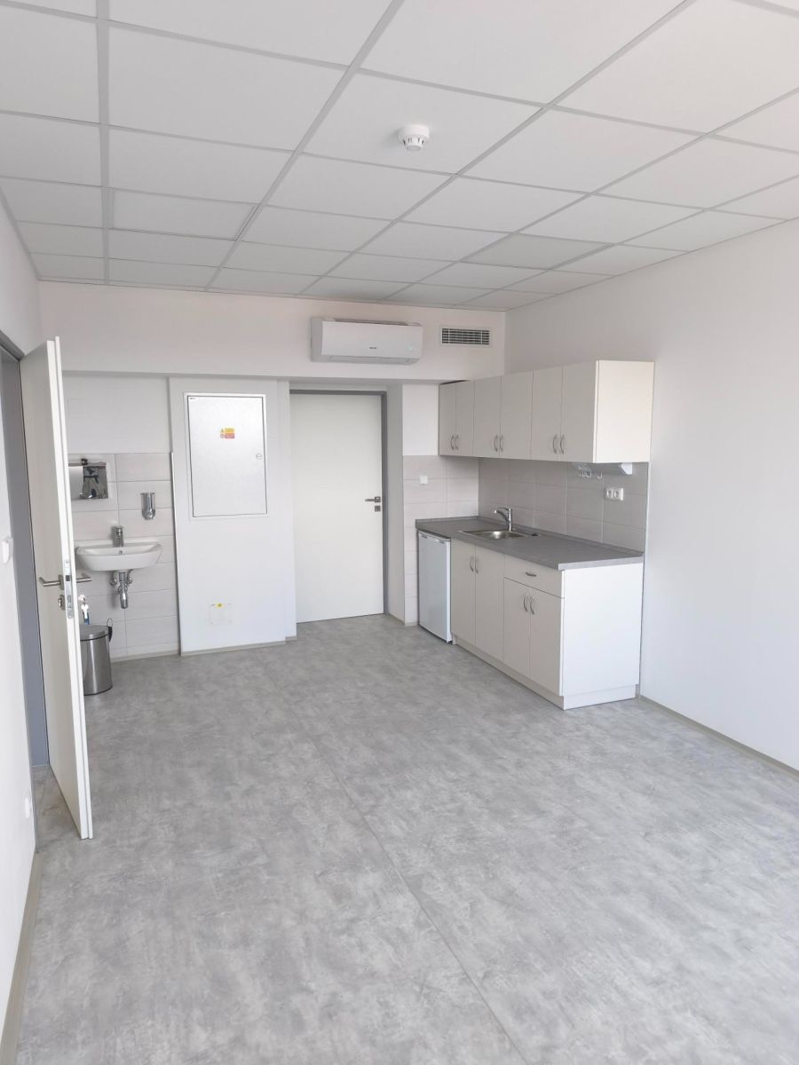 Pronájem nebytového prostoru 71 m² — photo 3