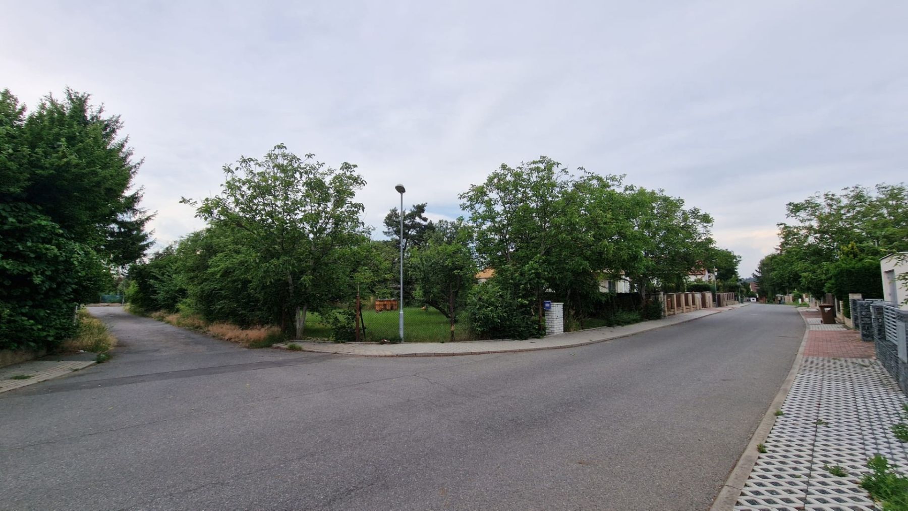 Prodej pozemku 672 m²