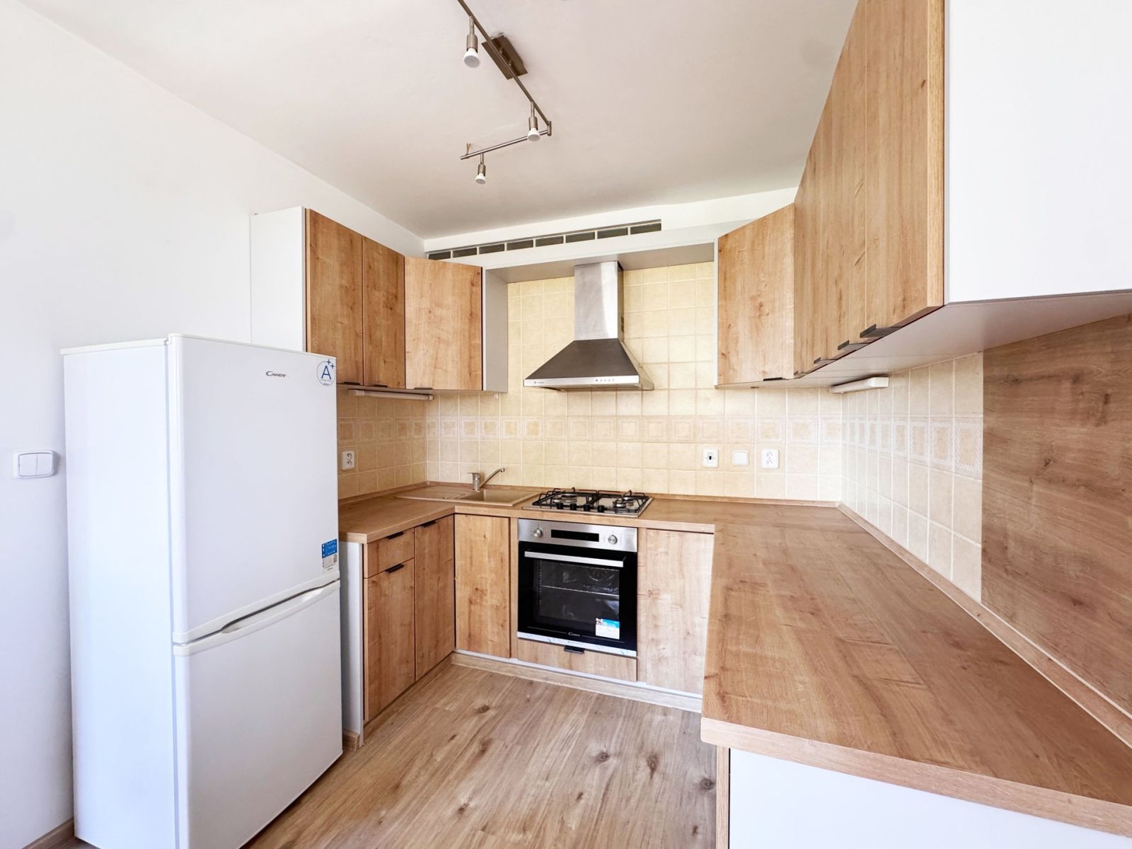 Pronájem bytu 3+kk 70 m² — photo 2
