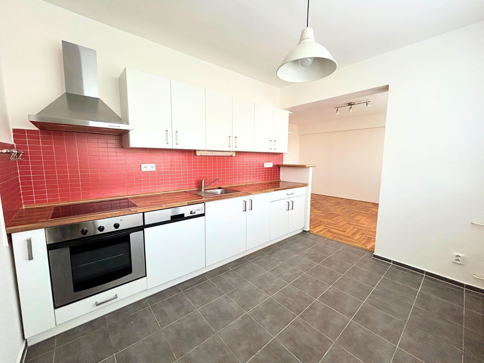 Pronájem bytu 3+1 71 m² — photo 2
