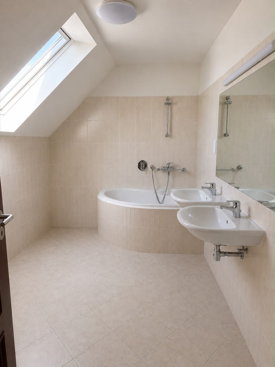 Pronájem bytu 3+kk 95 m² — photo 3