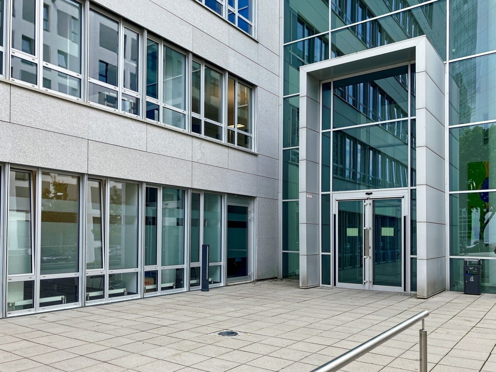 Pronájem kanceláře 570 m²