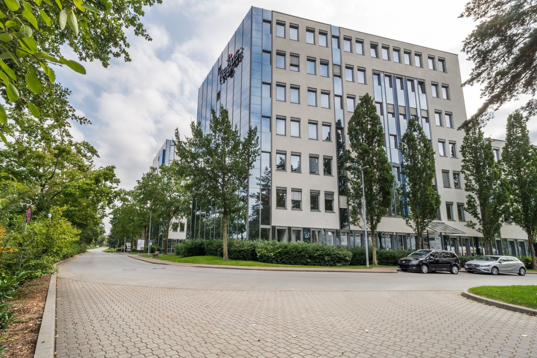 Pronájem kanceláře 639 m²
