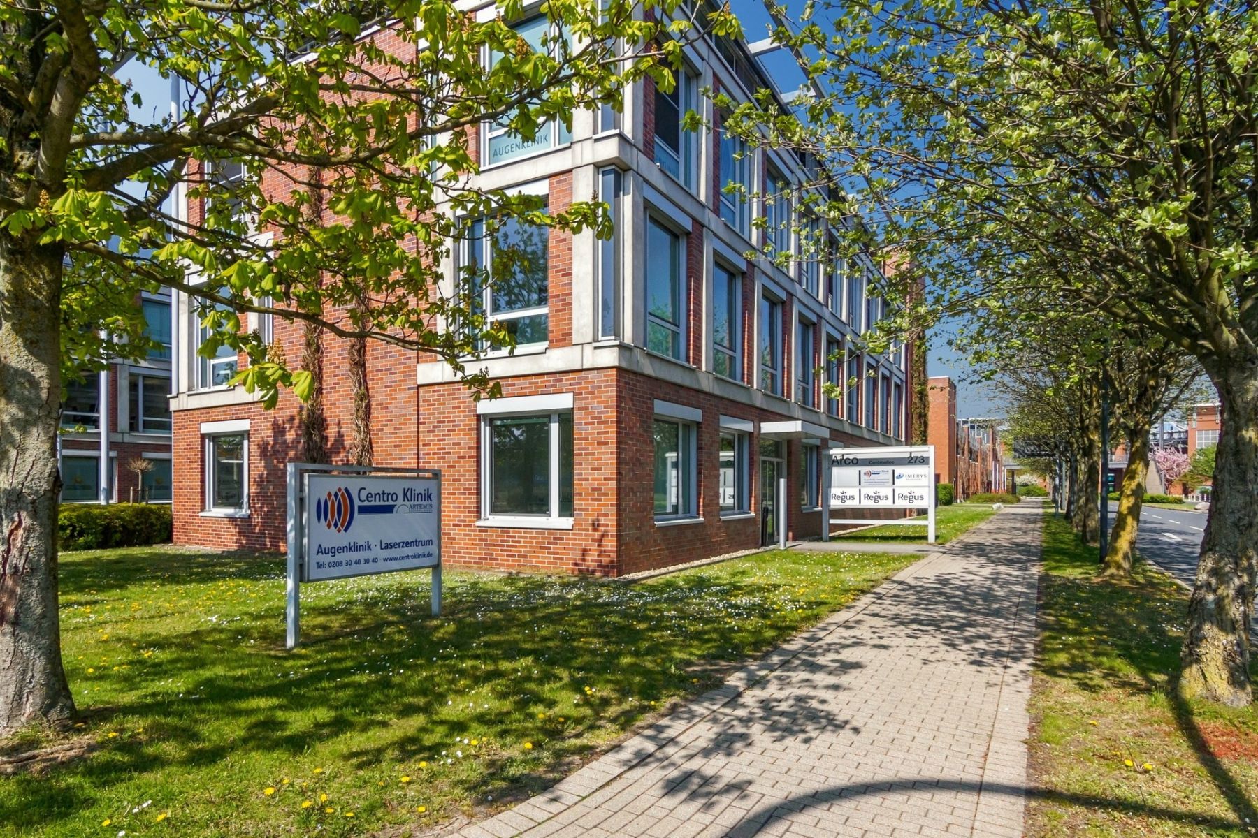 Pronájem kanceláře 1.372 m²