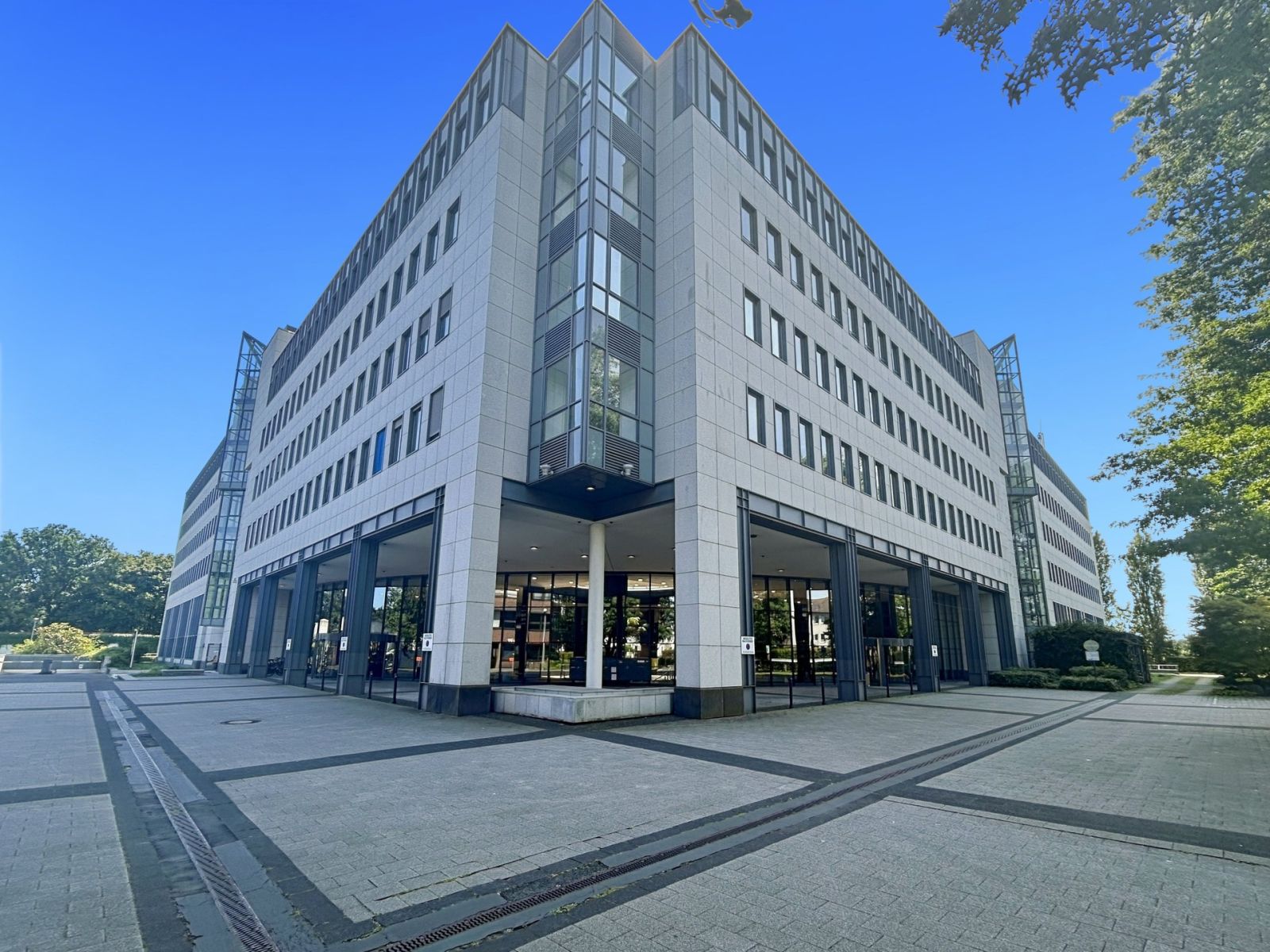 Pronájem kanceláře 1.565 m²