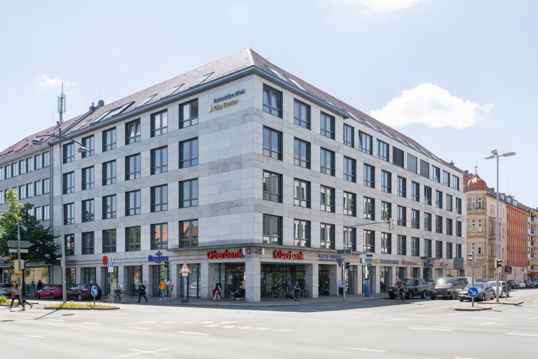 Pronájem kanceláře 924 m²