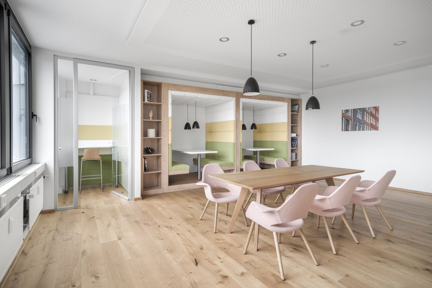 Pronájem kanceláře 1.328 m² — photo 2