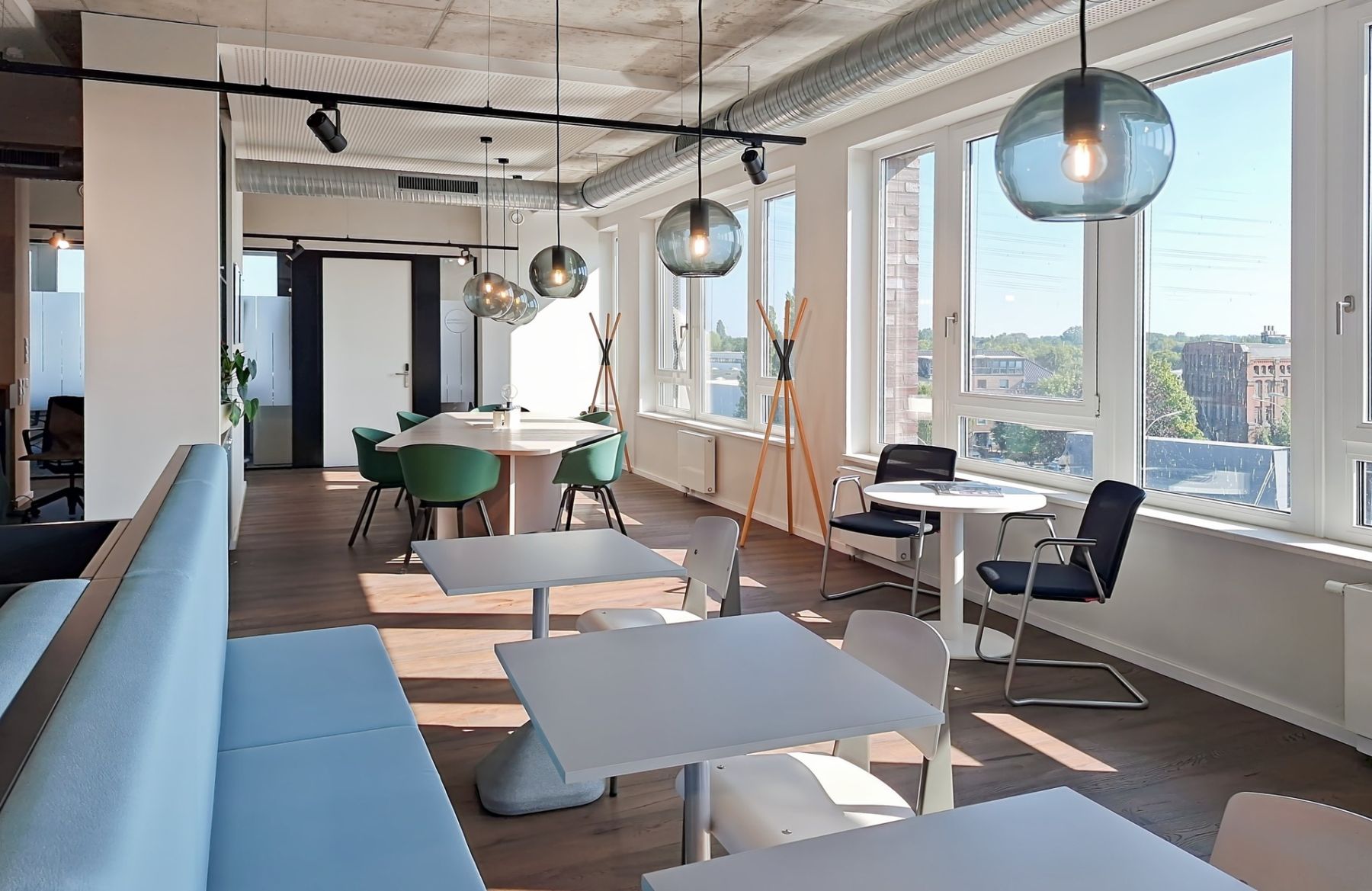 Pronájem kanceláře 1.601 m² — photo 2
