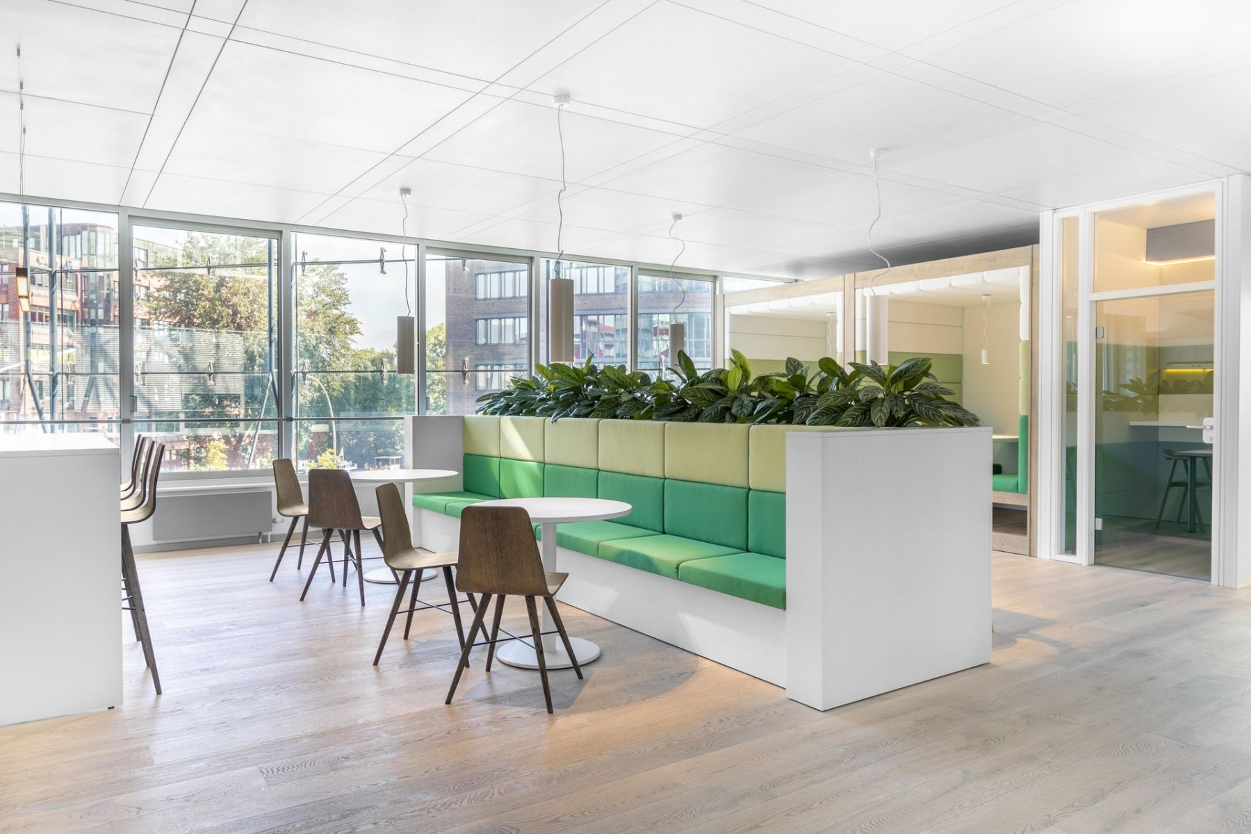 Pronájem kanceláře 2.035 m² — photo 3