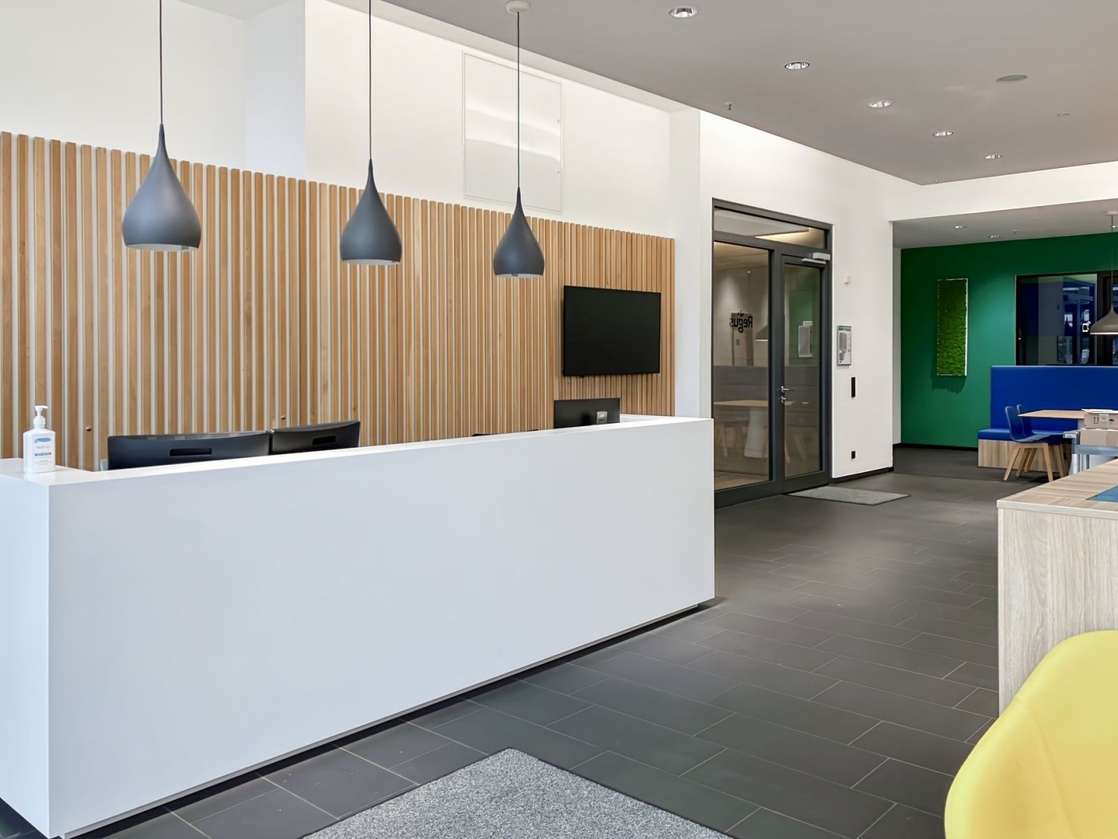 Pronájem kanceláře 2.157 m² — photo 2