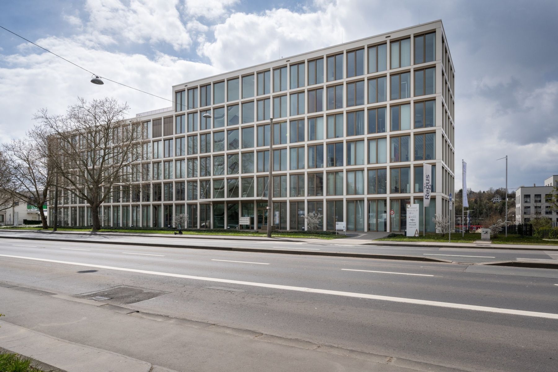 Pronájem kanceláře 1.446 m²