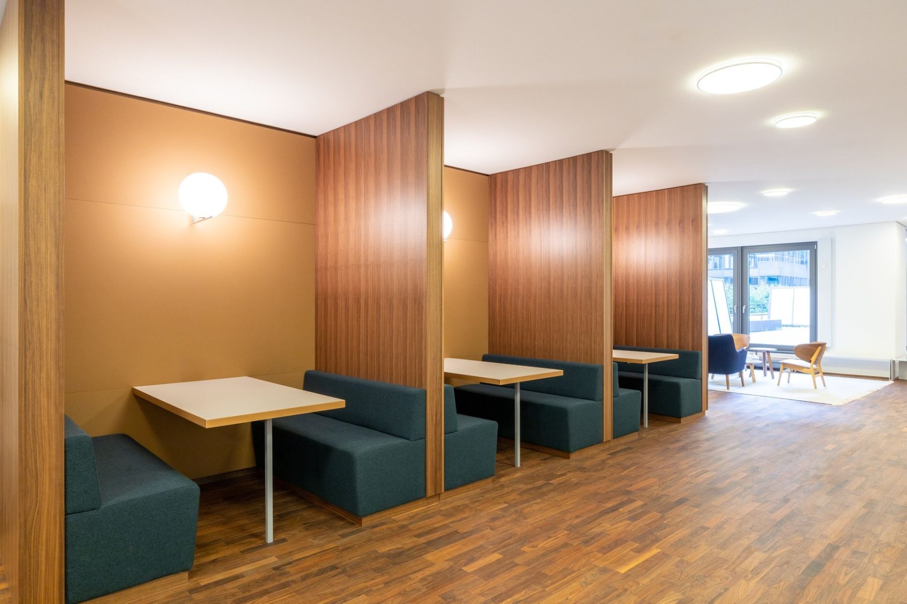 Pronájem kanceláře 4.383 m² — photo 2