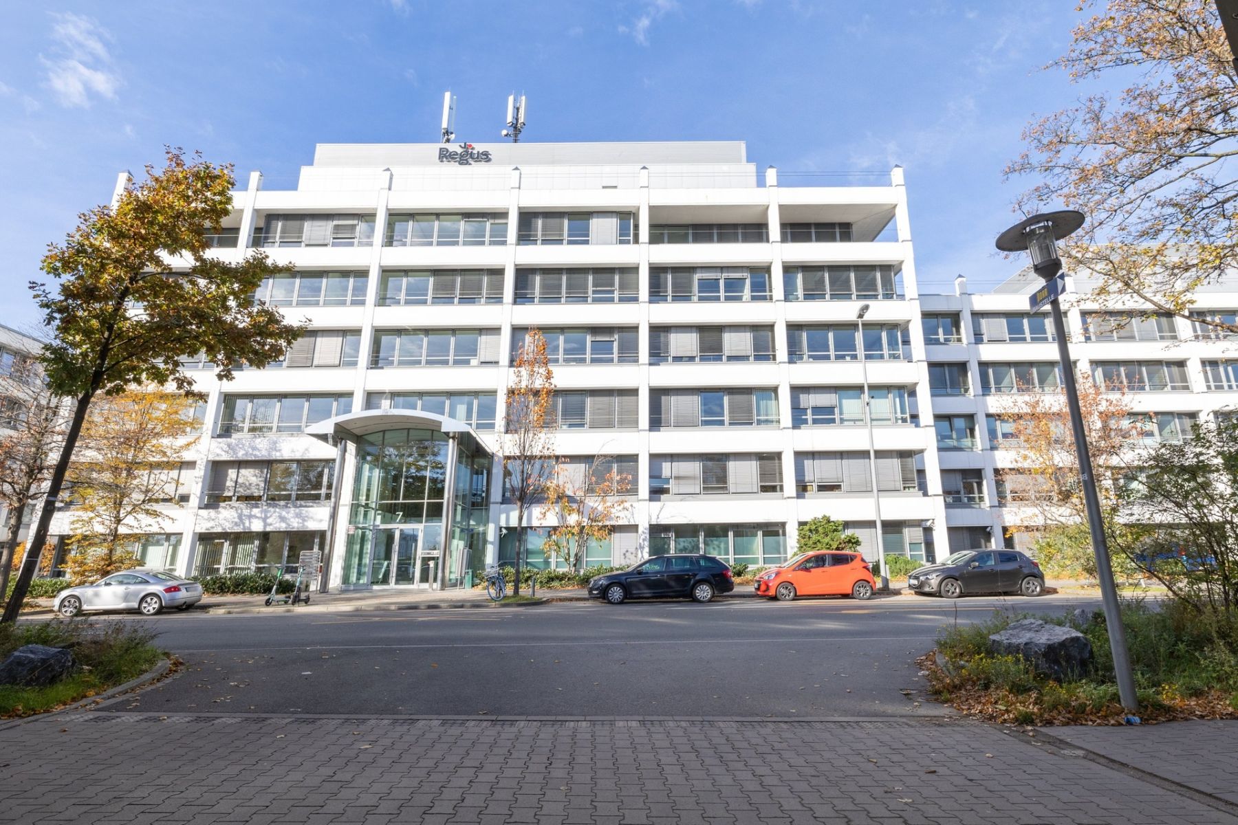 Pronájem kanceláře 2.268 m²