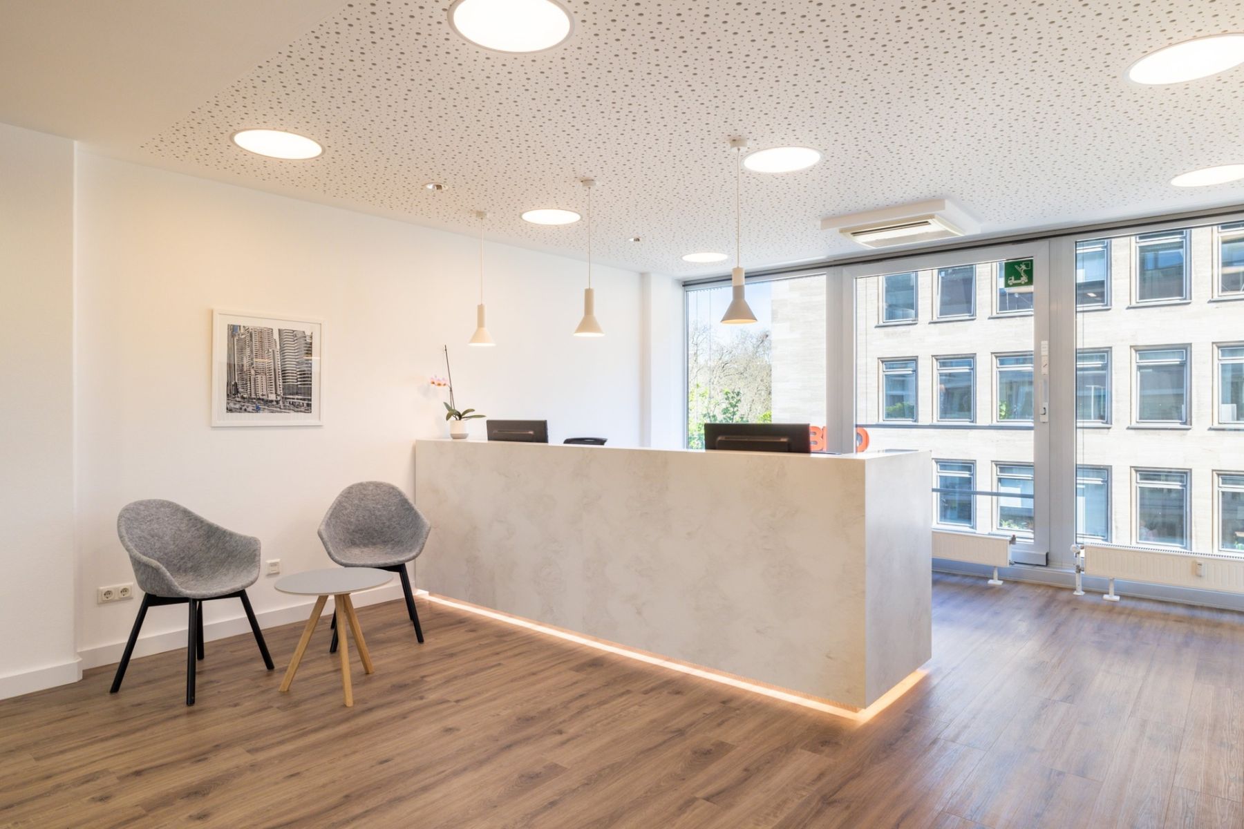 Pronájem kanceláře 1.694 m² — photo 2