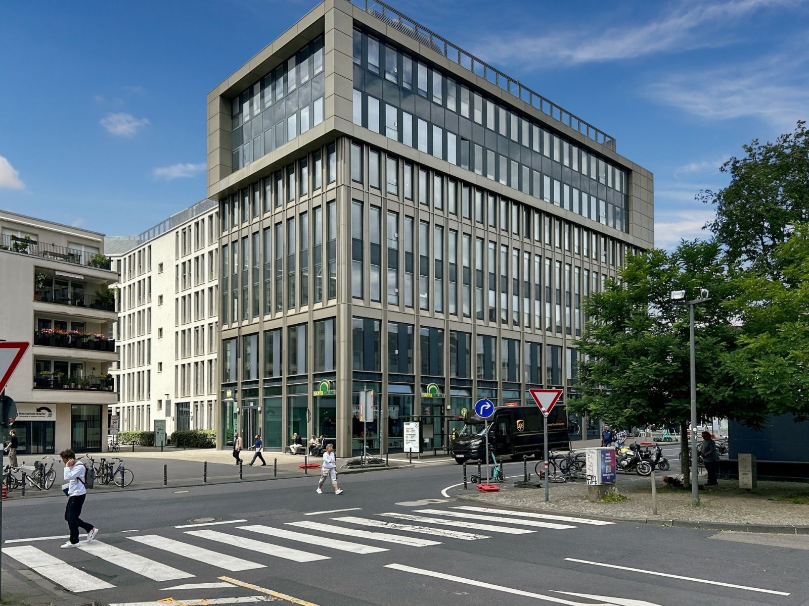 Pronájem kanceláře 1.377 m²