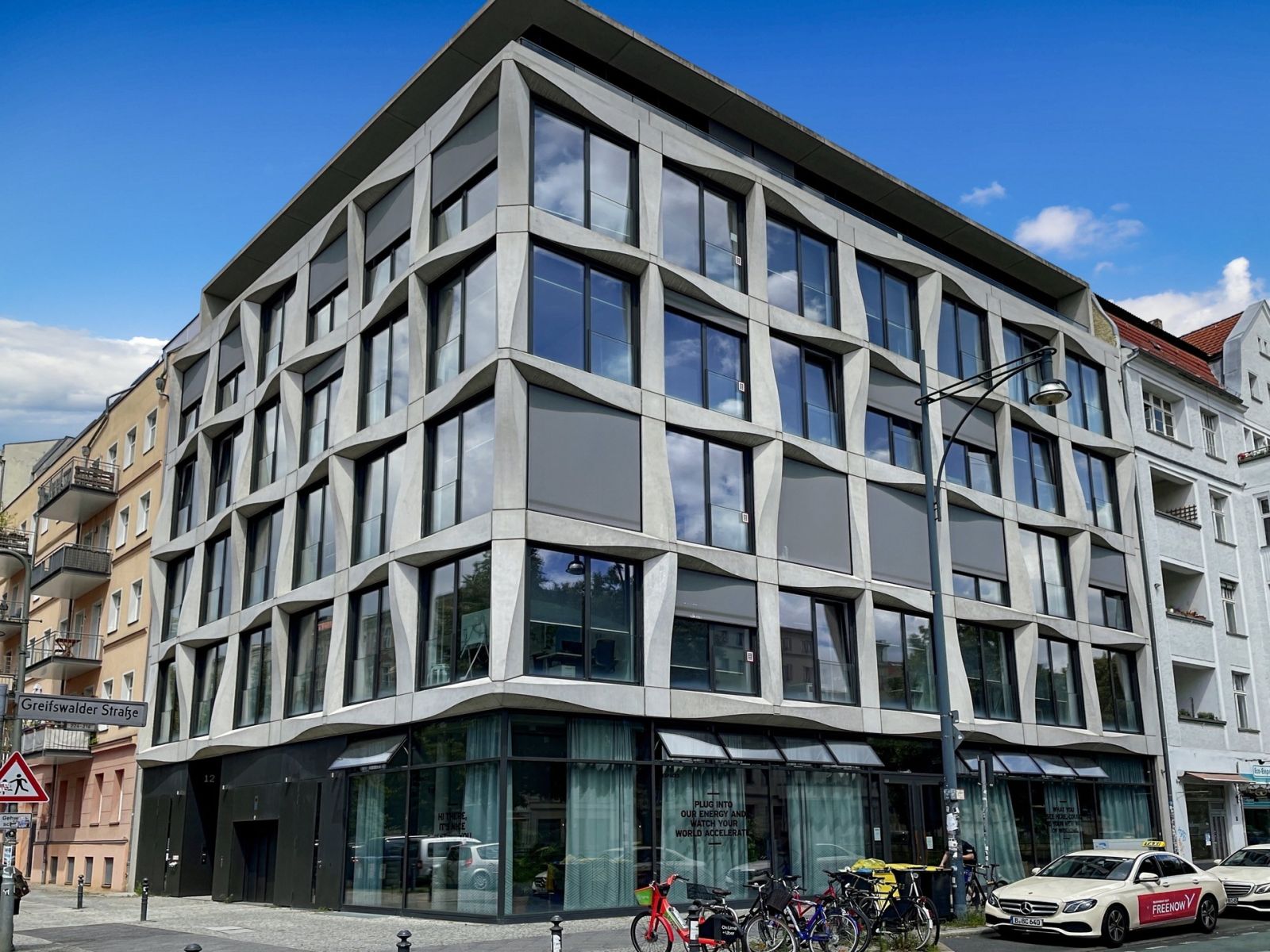 Pronájem kanceláře 1.913 m²
