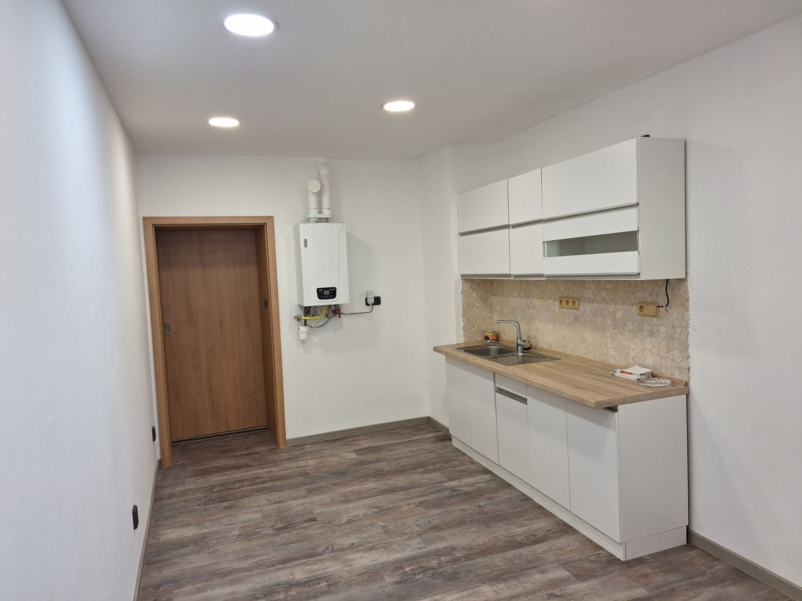 Prodej kanceláře 24 m² — photo 2