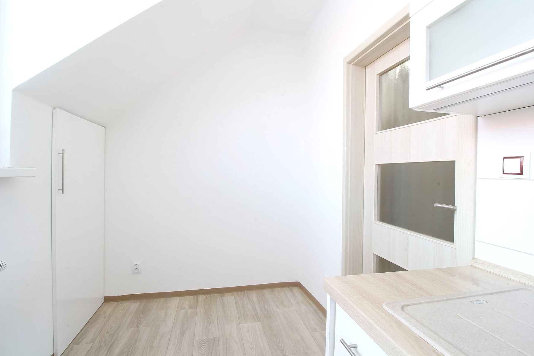 Pronájem bytu 3+kk 68 m² — photo 2