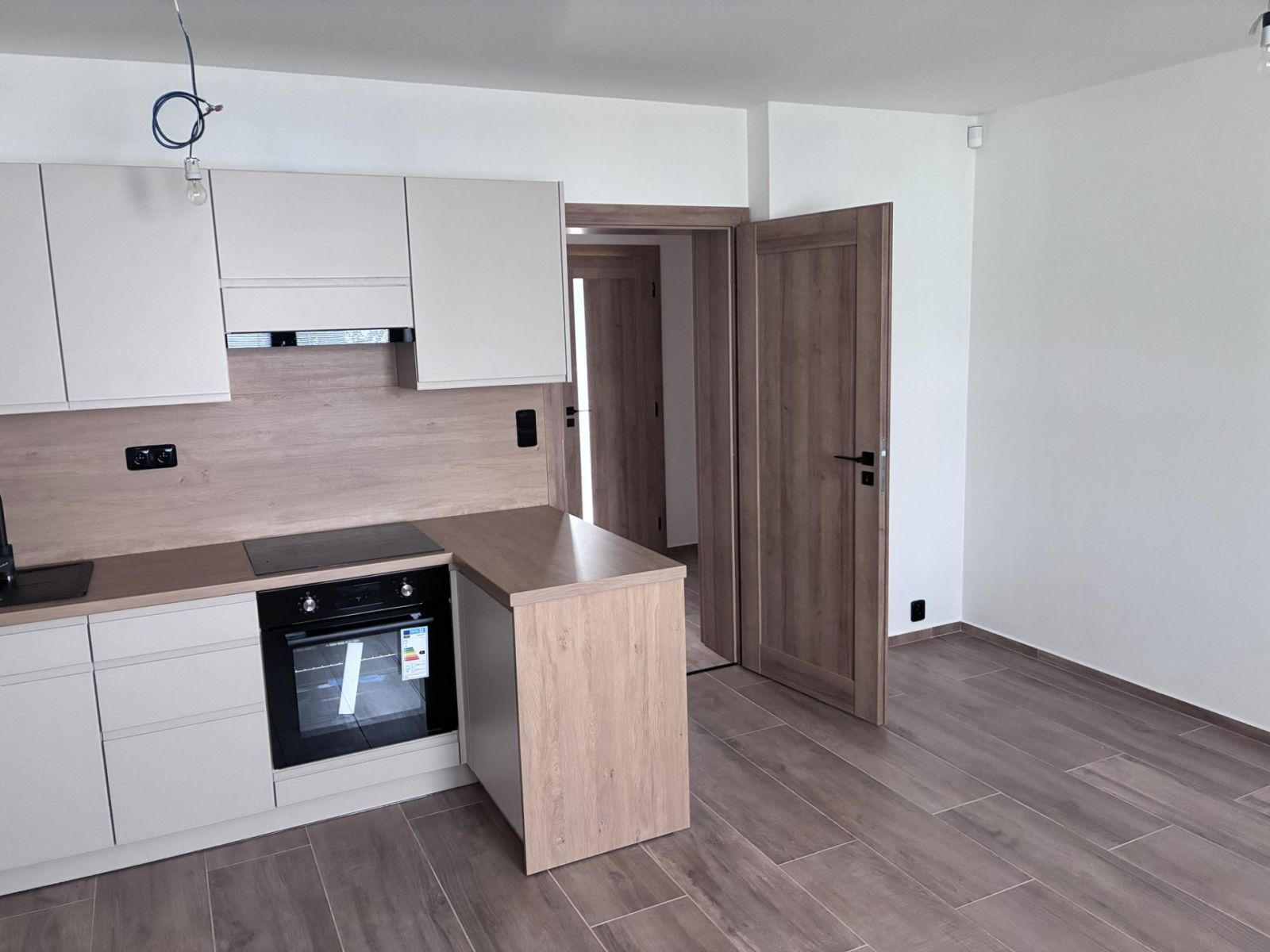 Pronájem bytu 3+kk 79 m² — photo 3