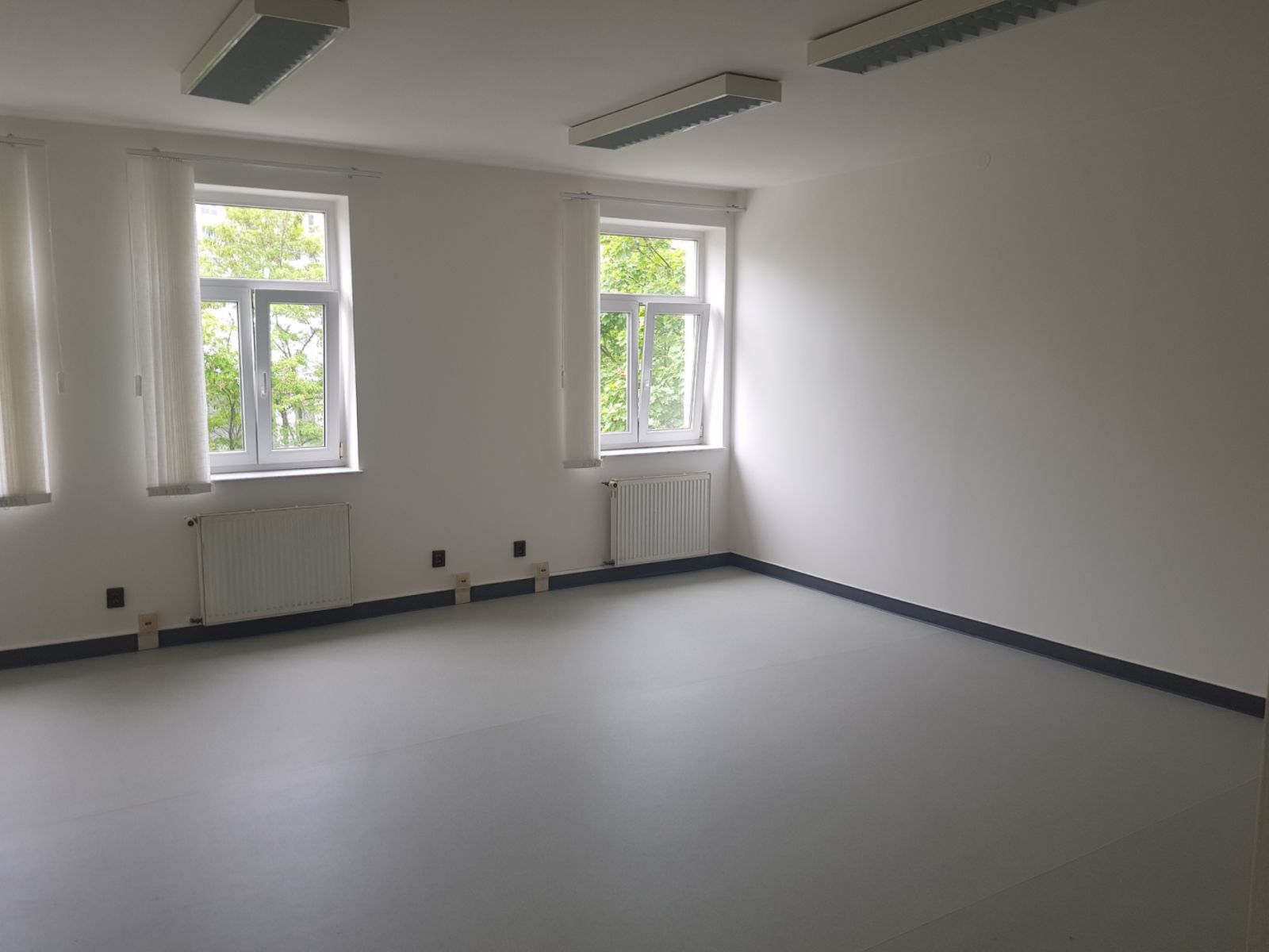 Pronájem kanceláře 150 m² — photo 2