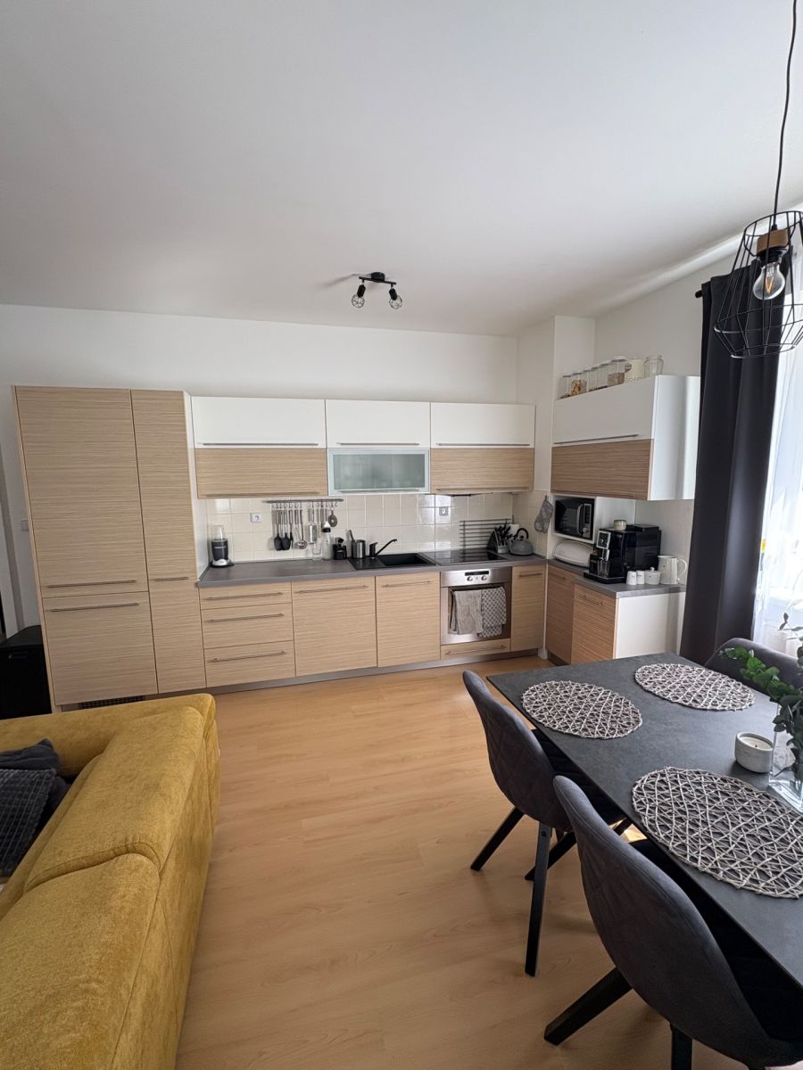 Pronájem bytu 2+kk 61 m² — photo 3
