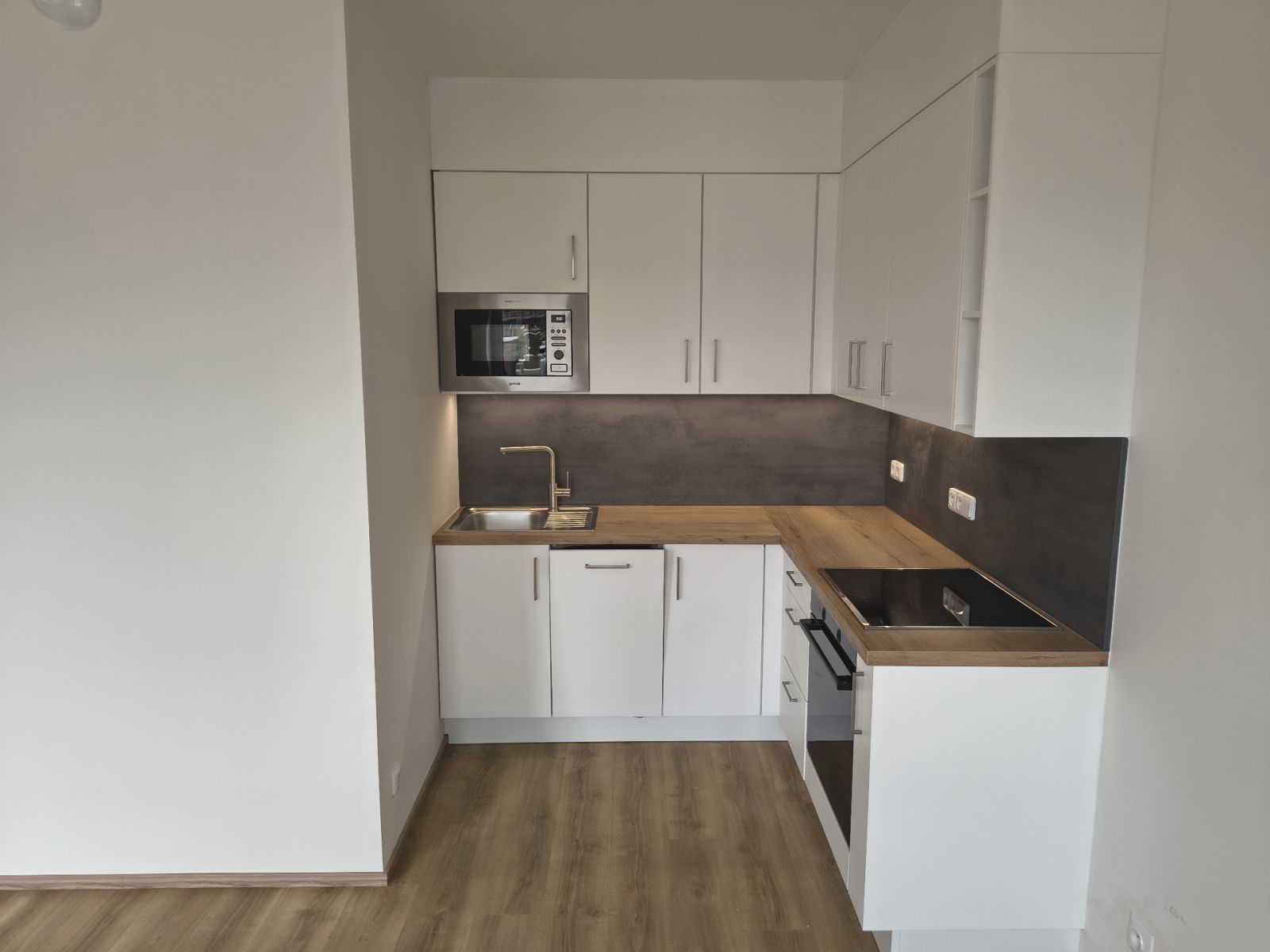 Pronájem bytu 1+kk 36 m² — photo 2